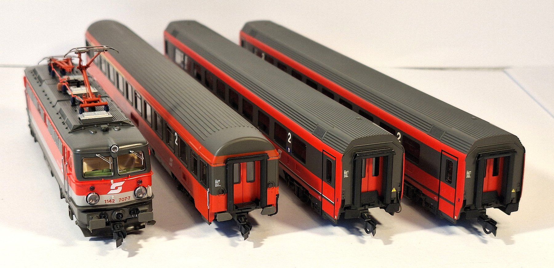 Roco Modellini di ferrovie: ÖBB 1142 mit Modularwagen – Usato da Bern venduto da BahnliebhaberRe420 7