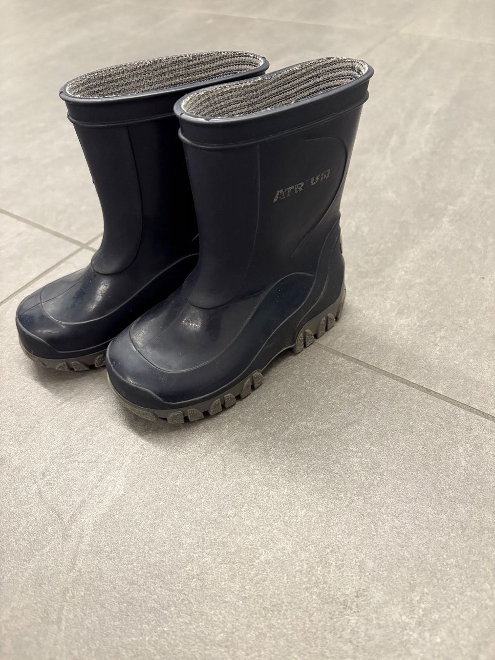 Chaussures garçon: Gummistiefel Kinder Gr. 22 – D'occasion à Kriessern par ConsorteCasalinga