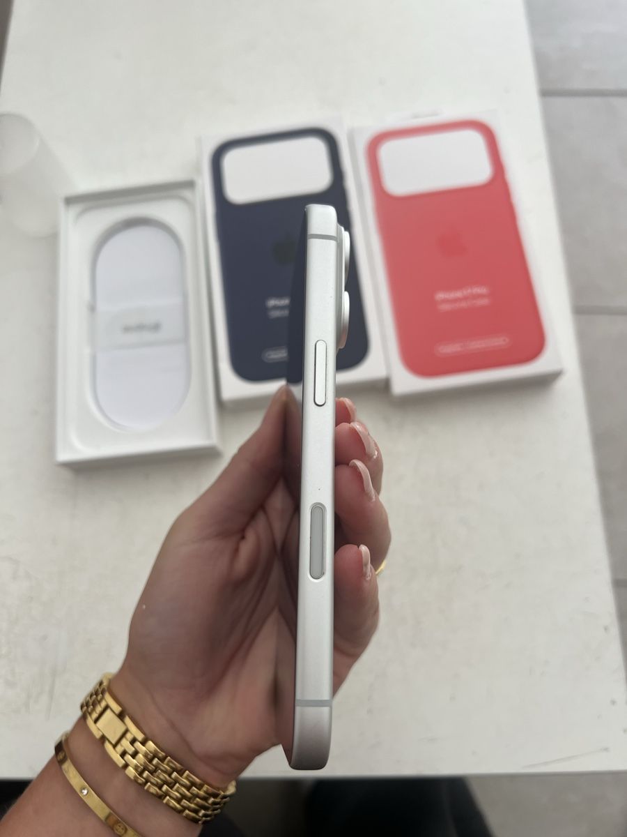 Apple Handys / Smartphones: Apple iPhone 17 Pro Silver – Neu (gemäss Beschreibung) aus Andeer von emi_6dhf 5