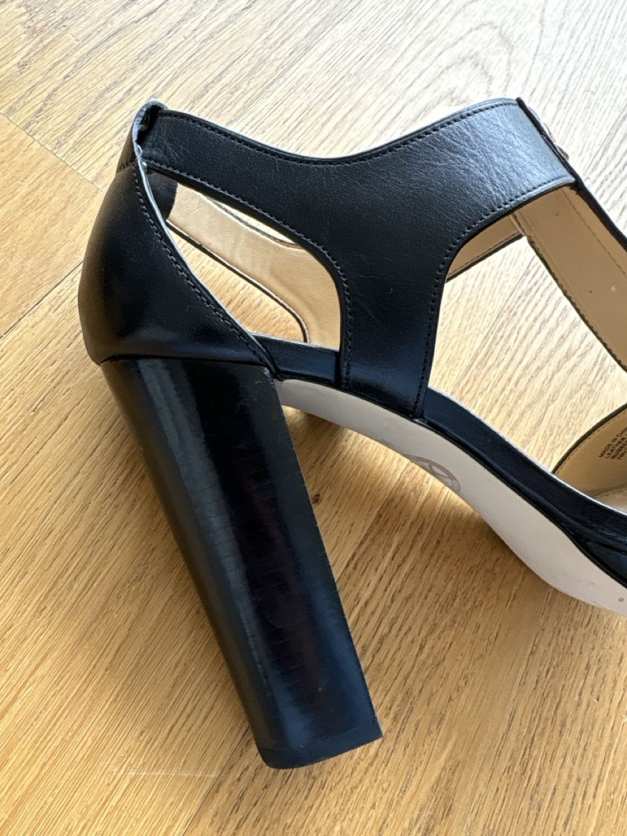 Michael Kors Scarpe da donna: Michael Kors Black Leather Heels - Size 7/ EU size 37 – Usato da Oberengstringen venduto da tal_t5f9 7