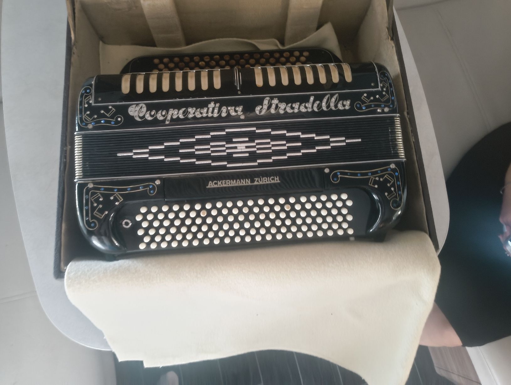 Strumenti musicali: Original Akkordeon von Coop. Stradella – Usato da Rossrüti venduto da derMarktschreier