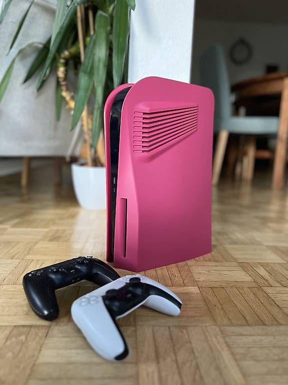 Consoles: PS5 Disk-Edition + 2TB Festplatte + 2 Controller – D'occasion à Effretikon par flozim. 1