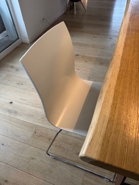 Pfister Sedie: Chaise design blanche chaise table a manger – Usato da Fenin venduto da Fabricedebely 3