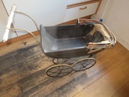 antiker Puppenwagen