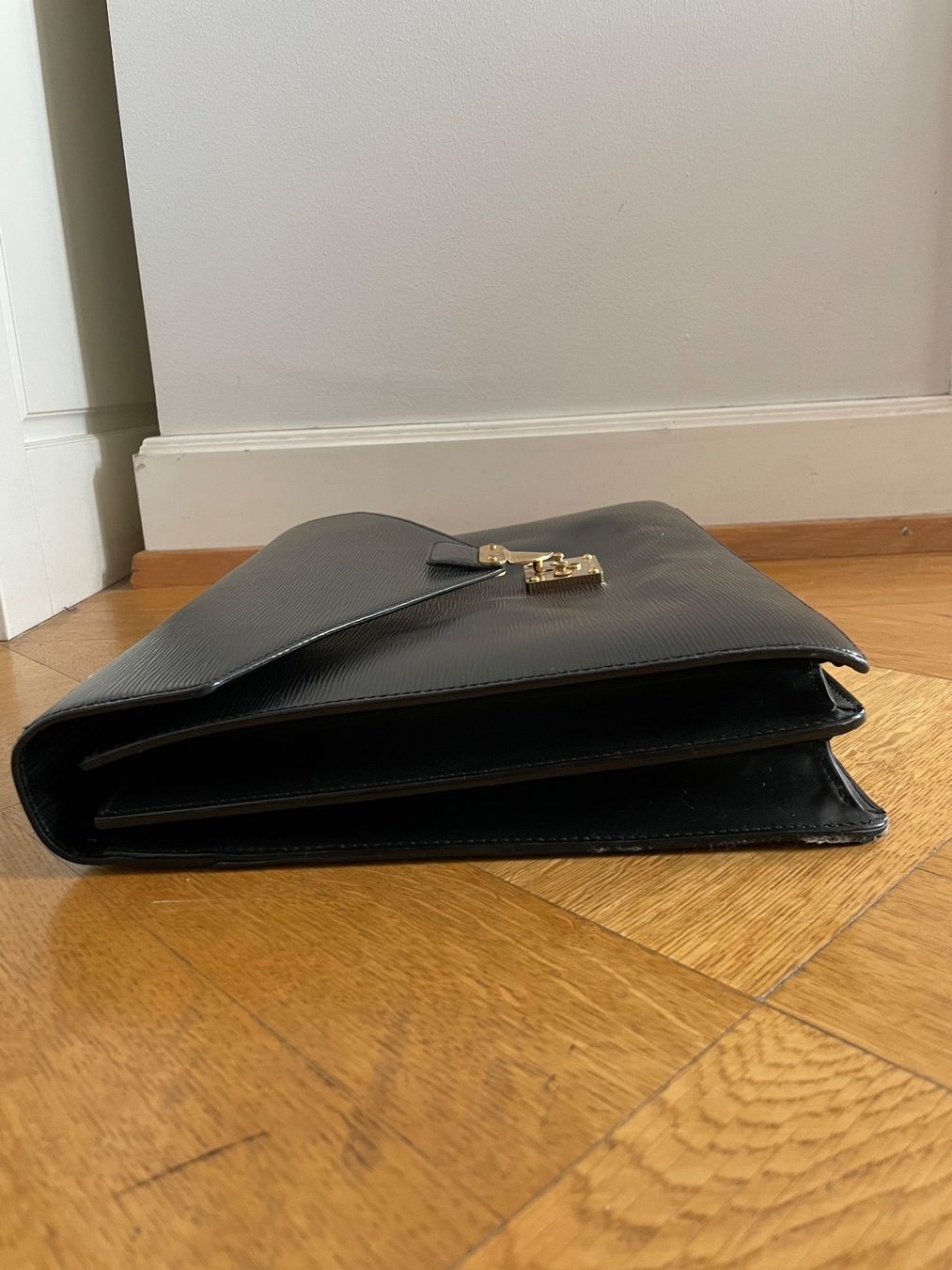 Louis Vuitton Portafogli: Louis Vuitton - Epi Ambassador Briefcase – Usato da Oberrieden venduto da ElsaL 6