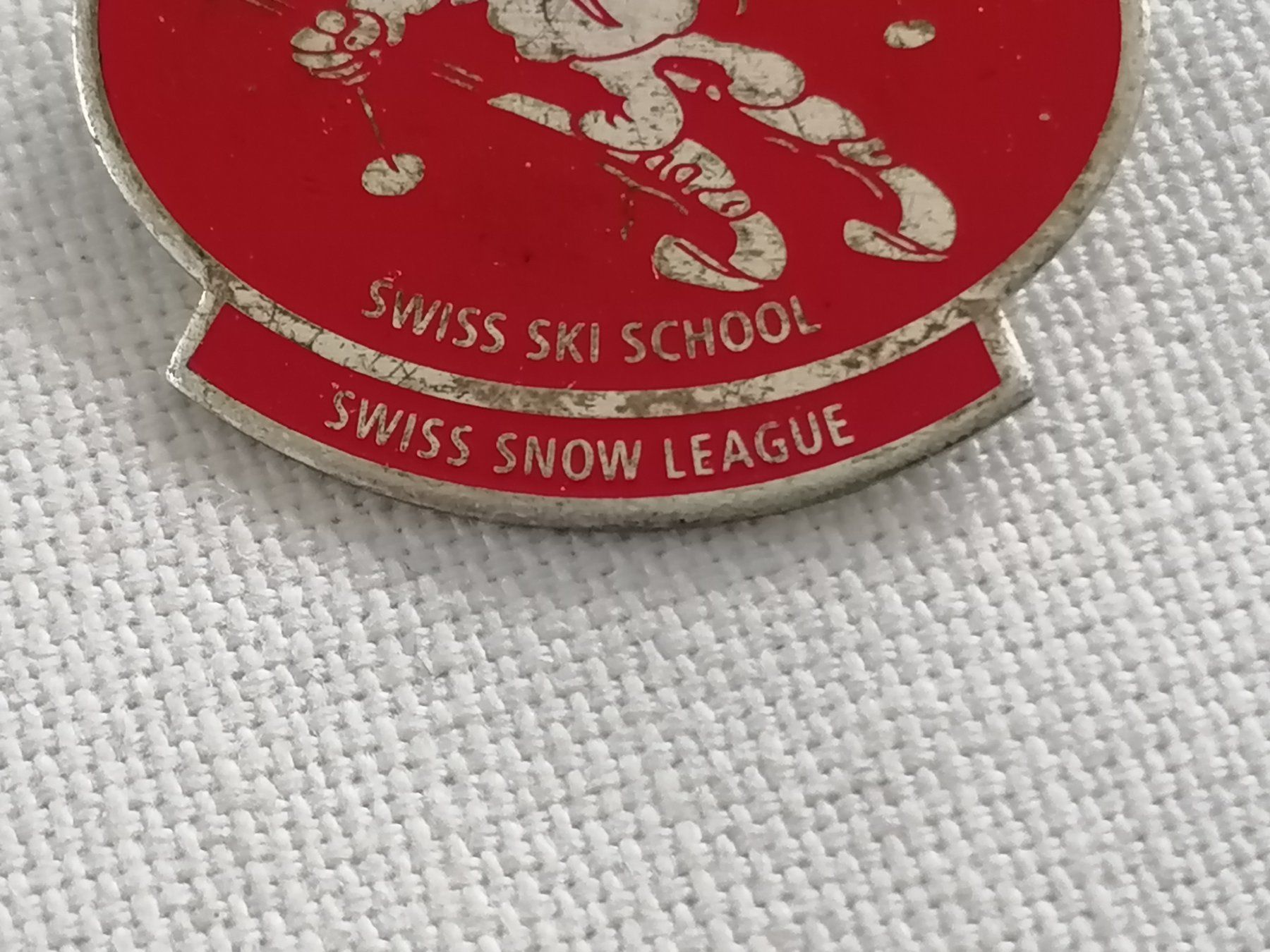 SK2107 - BADGE INSIGNE SWISS SKI & SNOWBORD SCHOOL ASSOCIATION RED SKI- LEAGUE
