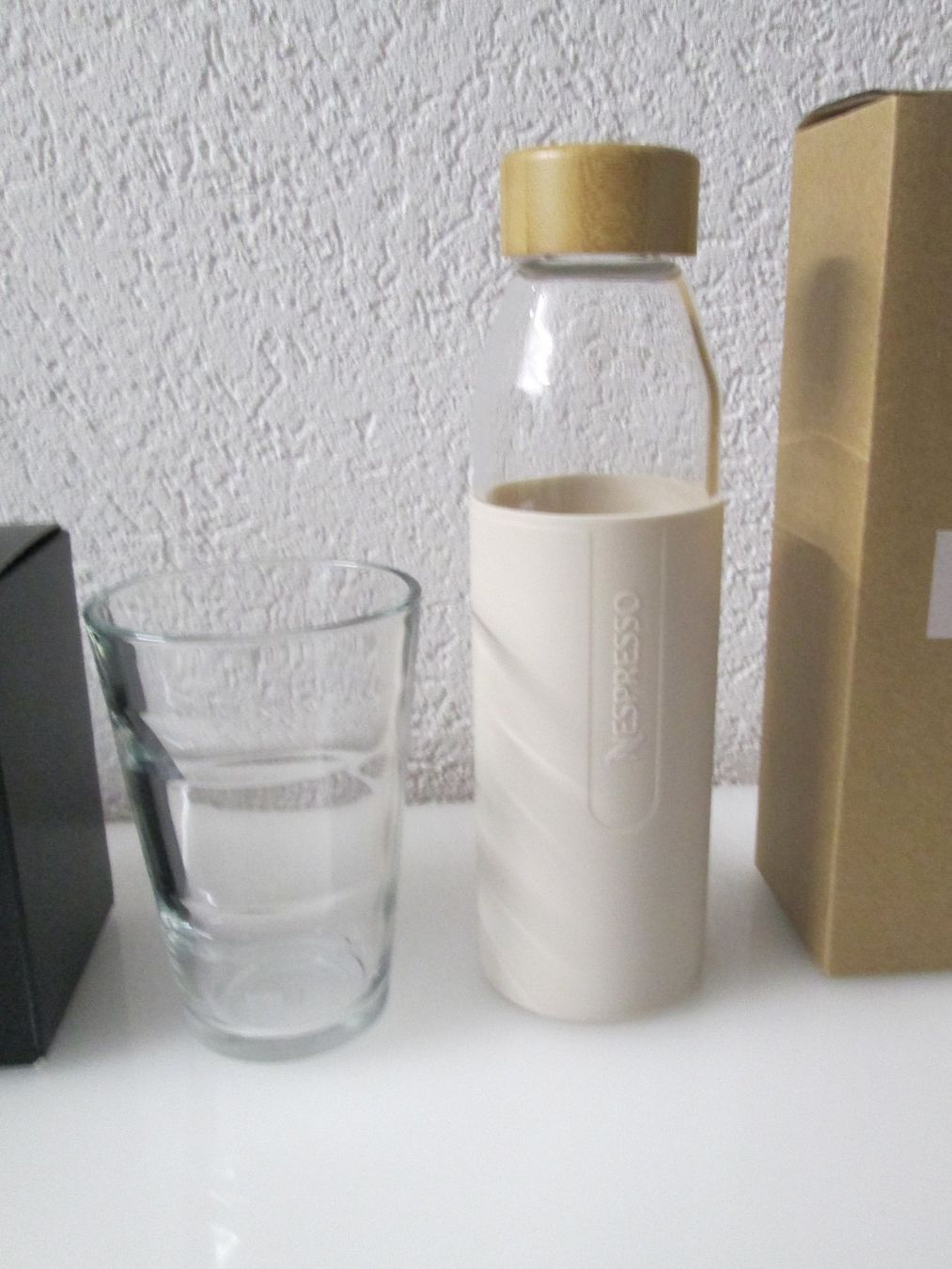 Nespresso Borracce & Thermos: Nespresso Glas mit Nespresso Flasche , Originalverpackung. – Nuovo e nell'imballaggio originale da Movelier venduto da KRASI61 1