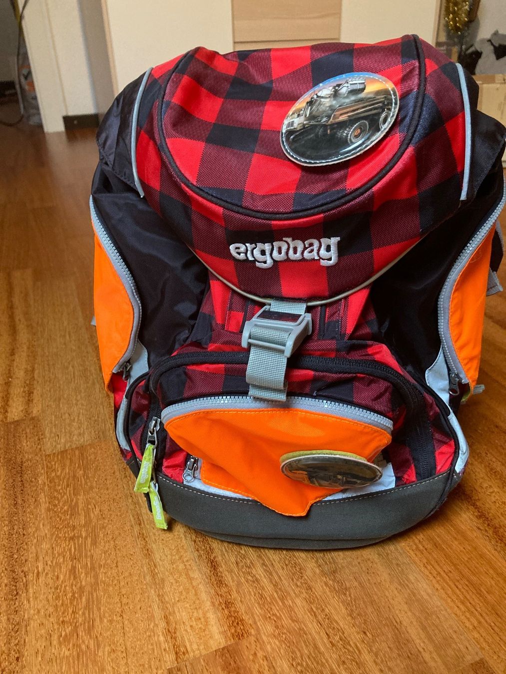 Ergobag Borse & Zaini: Ergobag Schulranzen mit Regenschutz und Turnsack – Usato da Benglen venduto da fla_5n7c