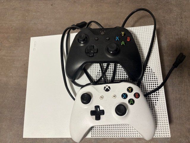 Microsoft Console: X-Box One S – Usato da Rudolfstetten venduto da Bungur