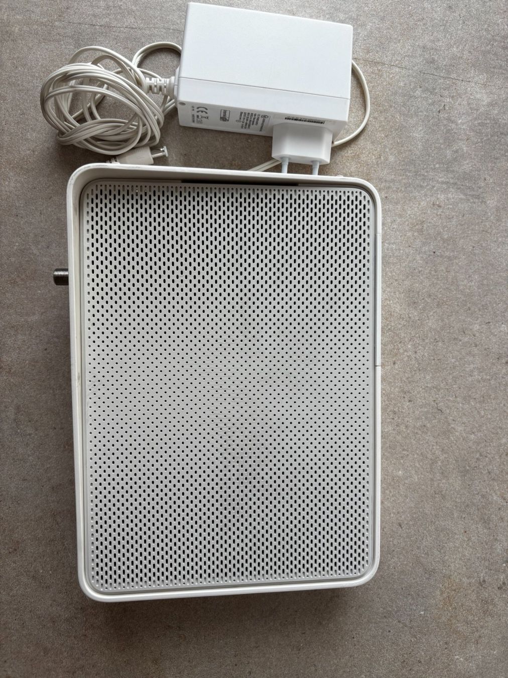 Modems & Routeurs: UPC CONECT MODEM WLAN Router TV UPC SUNRISE – D'occasion à Hombrechtikon par Baraban 2