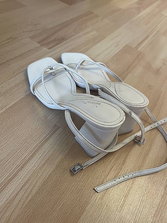 Scarpe da donna: Sandali bianchi, nr37 – Usato da Lugano venduto da ari_2v6v 1