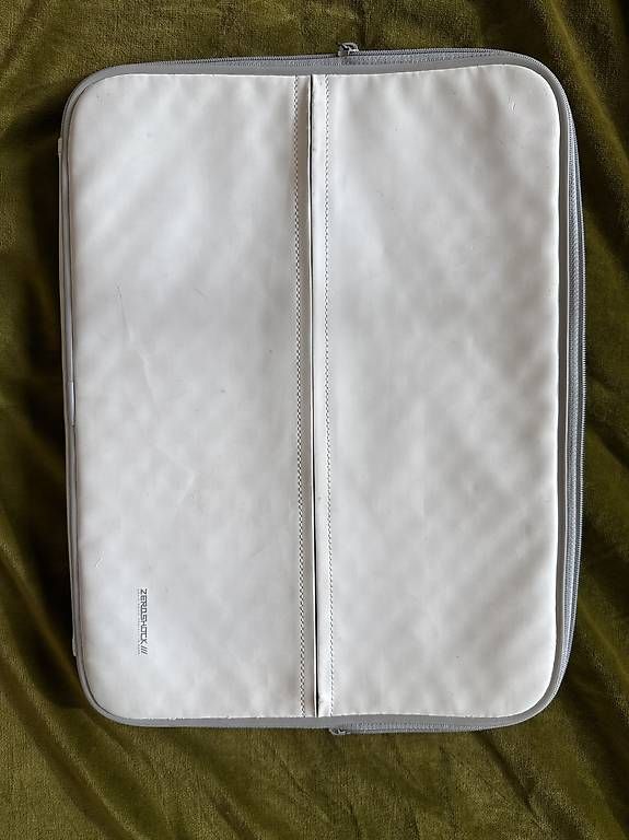 Covers & Borse: Laptop Schutzhülle 15" Zeroshock – Usato da Flawil venduto da PWMU 4
