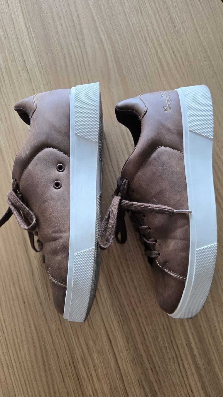Chaussures femmes: Sneakers – D'occasion à Le Pâquier-Montbarry par Gruyere77 1