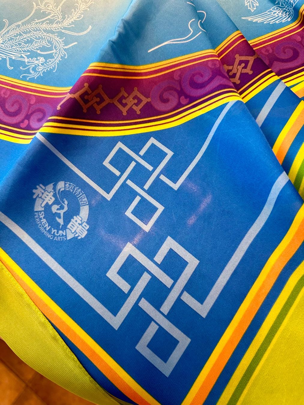 Foulard & Sciarpe: FOULARD - Original SHEN YUN – Nuovo e nell'imballaggio originale da Spreitenbach venduto da Jessy8 1