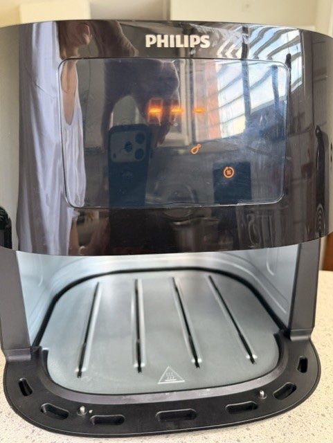 Philips Küchengeräte: AIRFRYER PHILIPS  ESSENTIAL -  XL – Neu (gemäss Beschreibung) aus Dübendorf von kerstinbrisbane 8