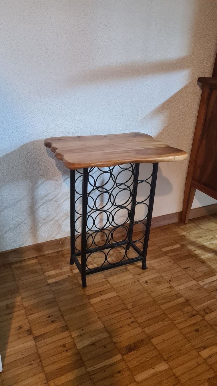 Regale: Weinregal mit Ablage aus Massivholz – Gebraucht aus Horw von Delro 2