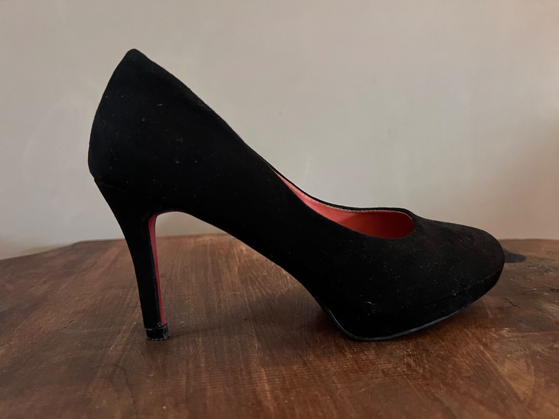 Scarpe da donna: Schwarze echtleder HighHeels zu verkaufen – Usato da Winterthur venduto da Kayoz00