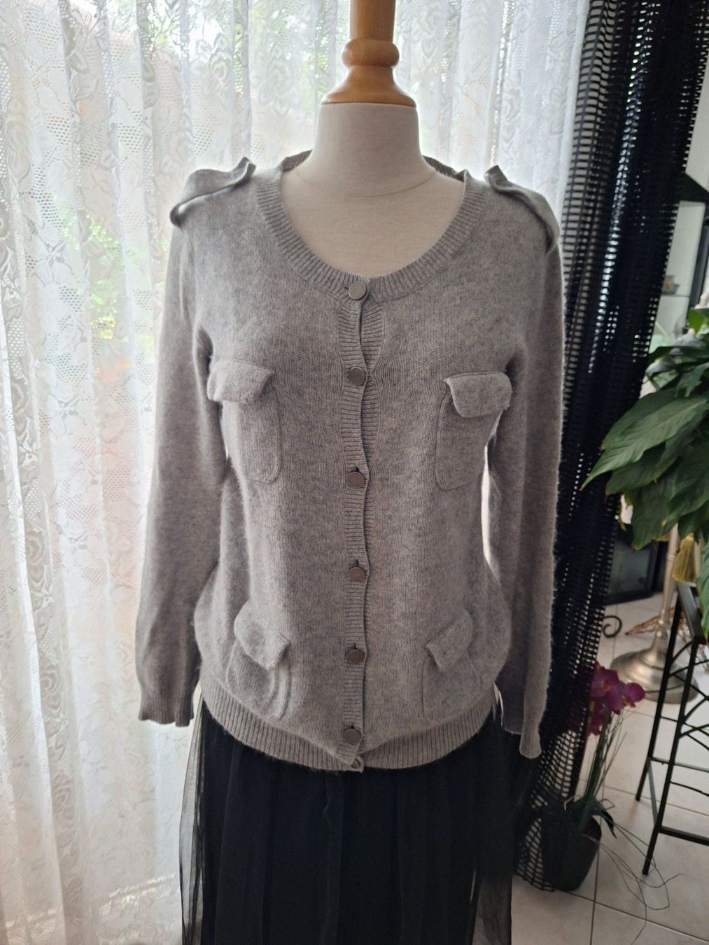 Caroll Pullover & Sweatshirts: Pull cardigan 100% cachemire, 40-42 – Gebraucht aus St-Triphon von Jldr0