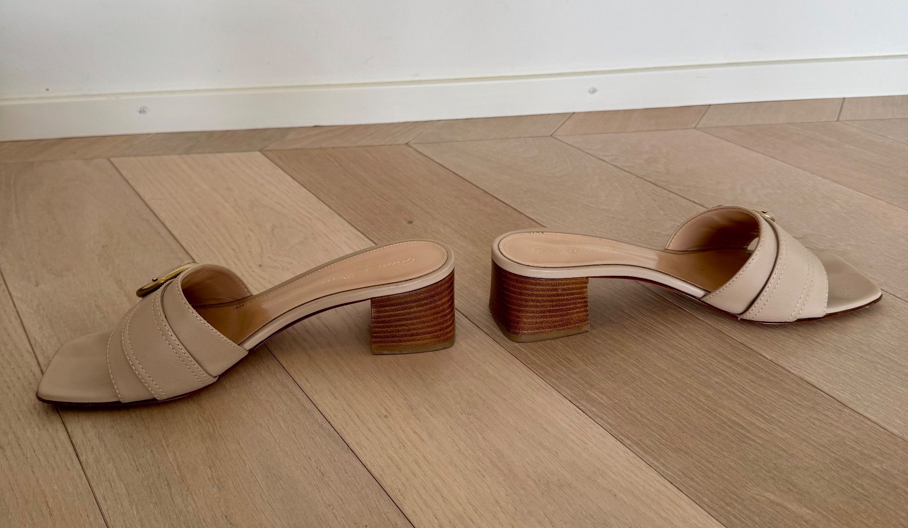 Gianvito Rossi Scarpe da donna: Gianvito Rossi Damenschuhe Größe 38.5 – Usato da Kloten venduto da mybestbrands 2