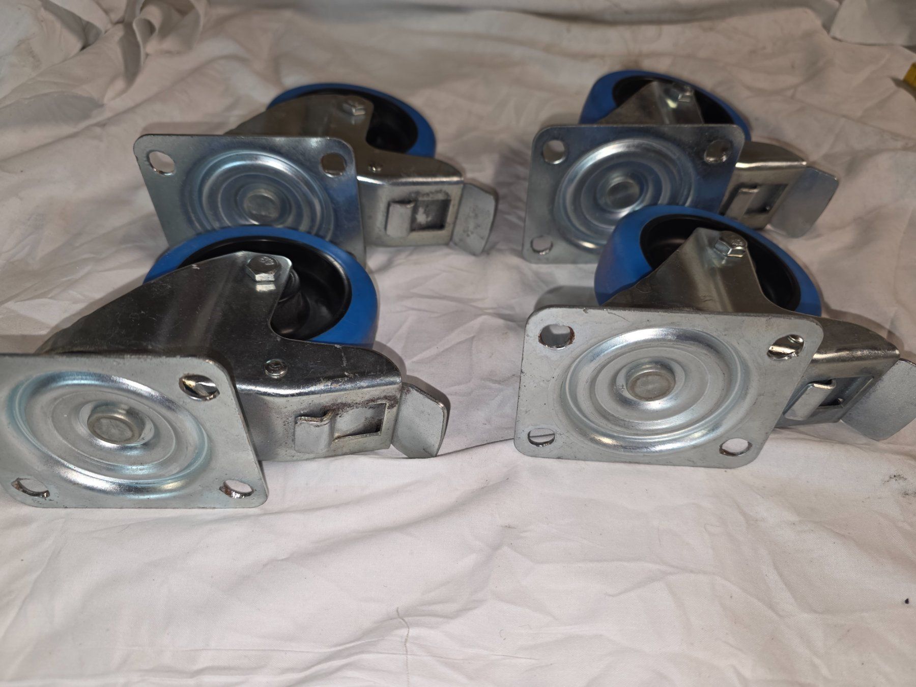 Altro per stoccaggio & trasporto: 4 Lenkrollen mit Bremse blau Rad 9 cm – Usato da Kirchlindach venduto da rey_g5wn 1