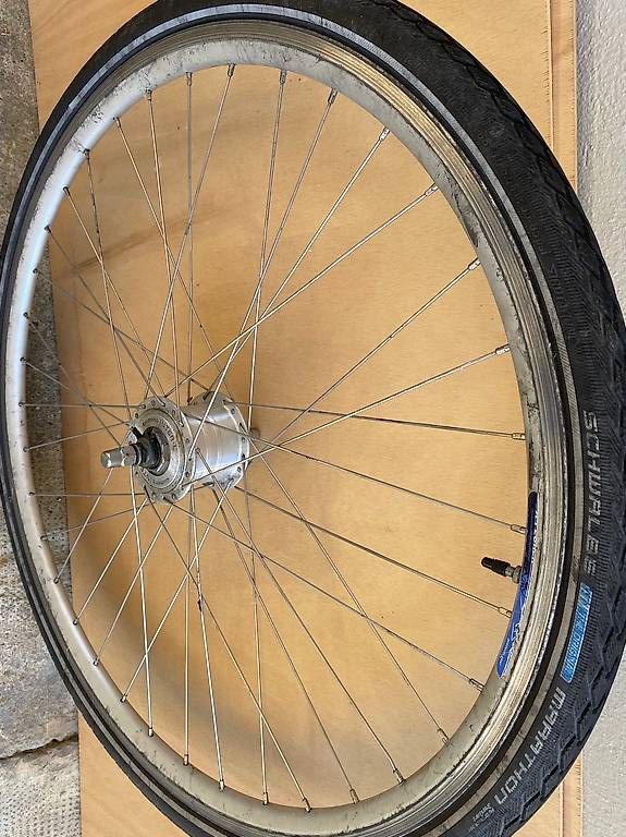 Pièces détachées: Velo- Vorderrad 28 ", mit Nabendynamo – D'occasion à Strengelbach par Luftschutzsoldat