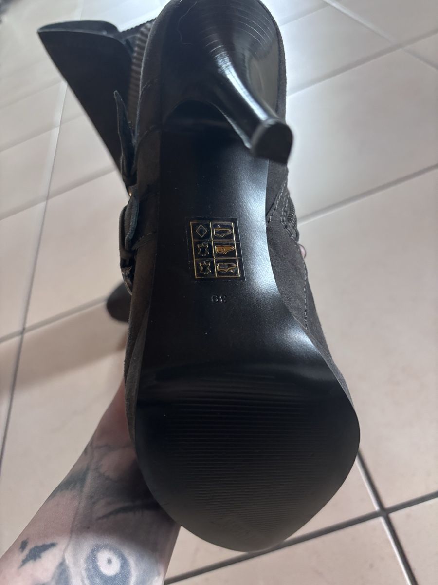 Guess Scarpe da donna: Bottines Guess – Usato da Saxon venduto da Mel_b224 2