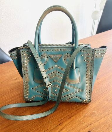 Prada Handtasche Leder blau selten, mit Nieten guter Zustand
