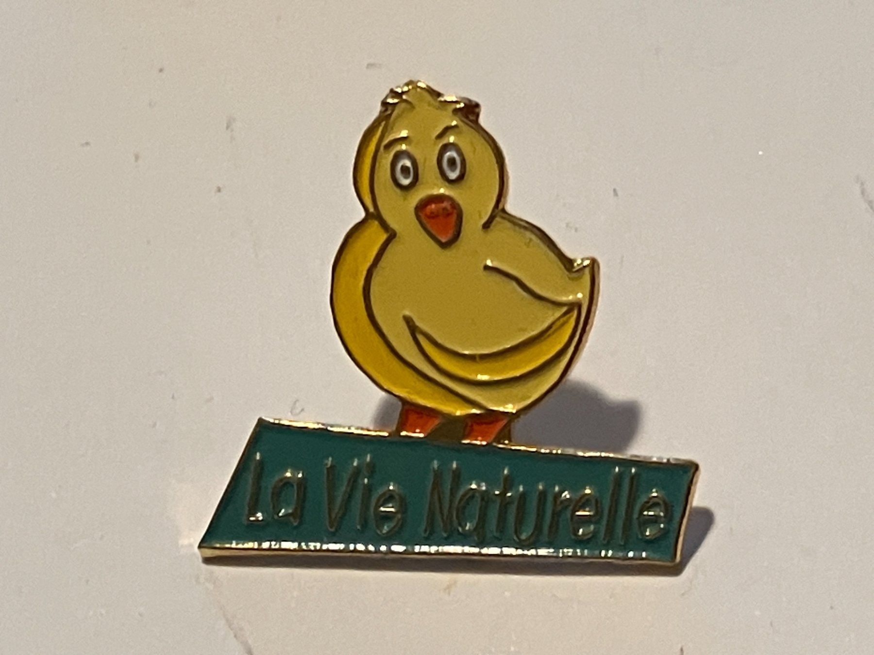Placchette & Badge: 1 Pin La Vie Naturelle – Usato da Basel venduto da djwwpp
