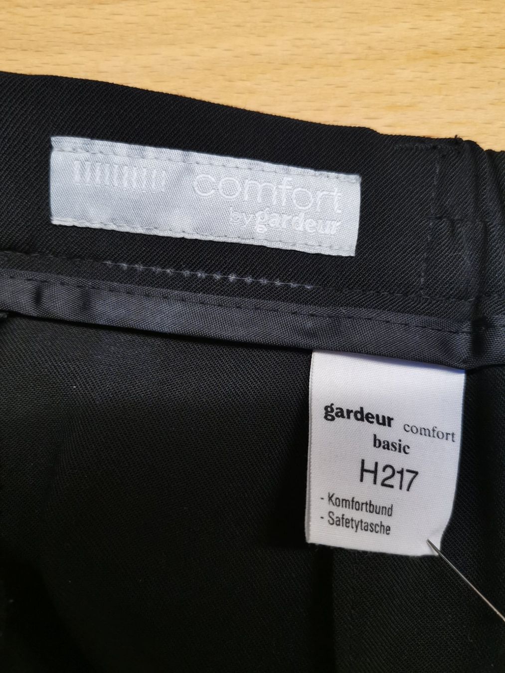 Pantaloni: Damenhose schwarz, GARDEUR – Usato da Seuzach venduto da NaehdesignMirjam 3