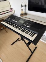 Yamaha Keyboard (PSR. E423)
