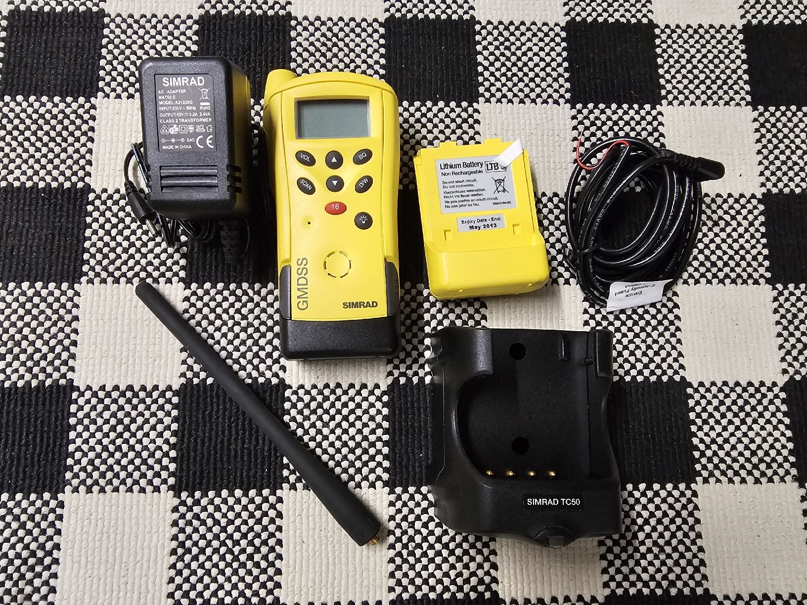 Radiocomunicazione: Simrad AXIS 50 GMDSS Handfunkgerät-Set – Nuovo (secondo la descrizione) da Zürich venduto da liu_cg2t 1