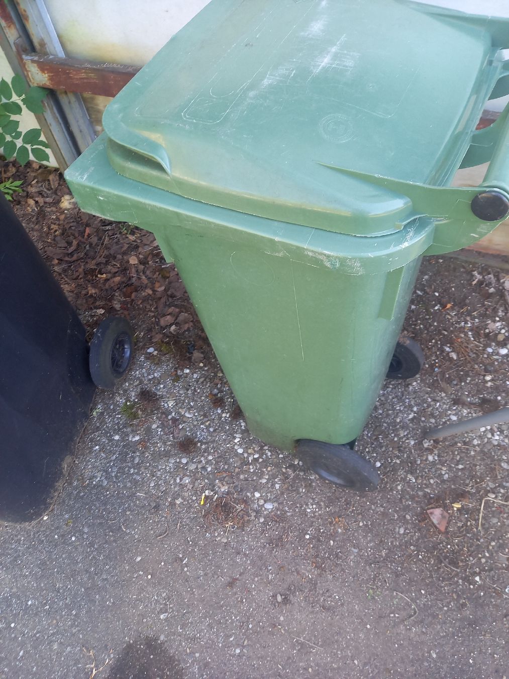 Sonstiges für Büro & Gewerbe: Grüncontainer 120 Lt – Gebraucht aus NIEDERBUCHSITEN von jut_lpv5 6