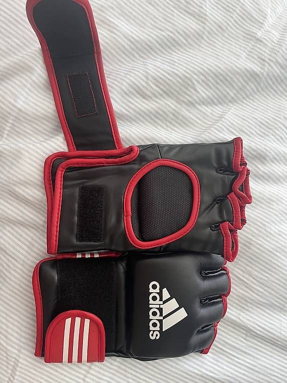 Adidas Guanti & manicotti: Boxhandschuhe Kickboxen – Usato da Zürich venduto da chiffchaff 1