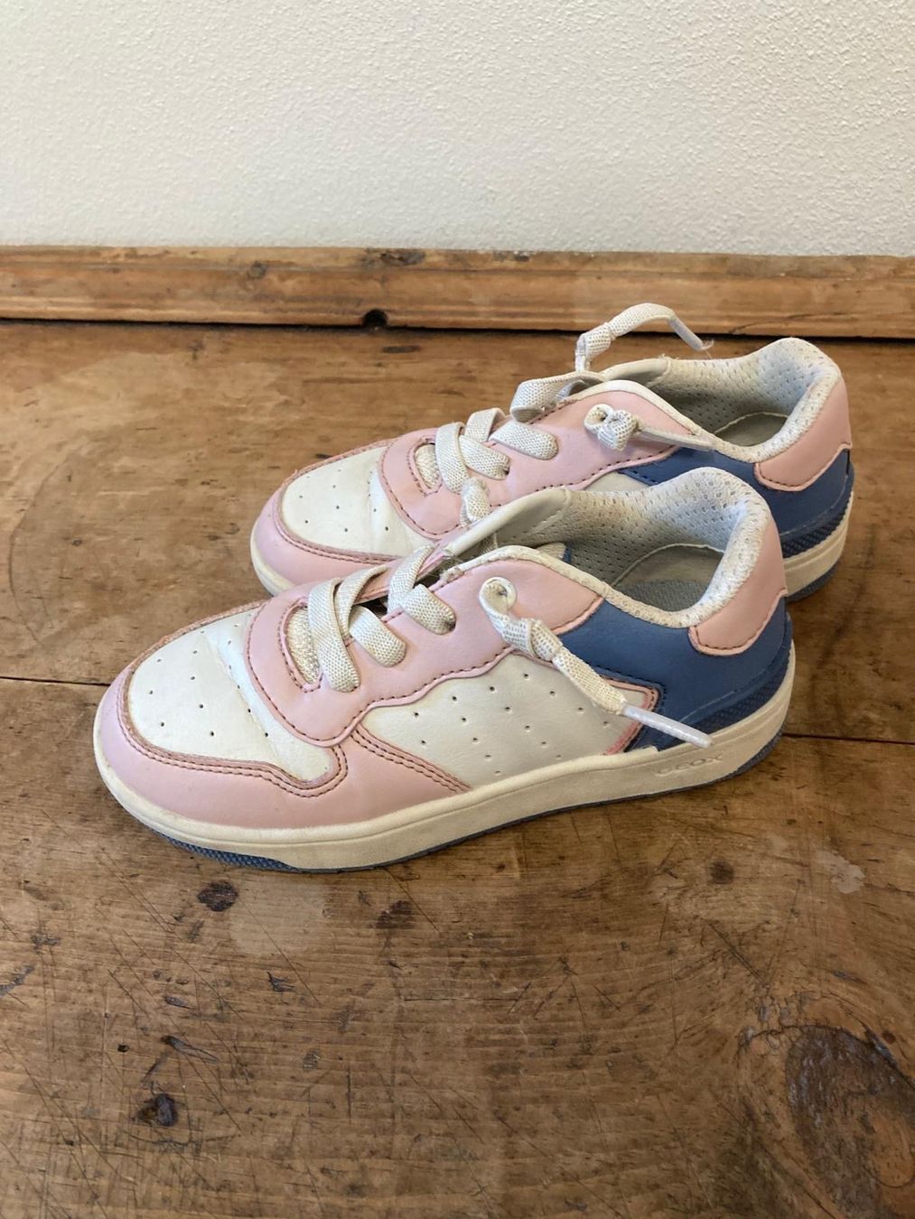 Geox Schuhe für Mädchen: Geox Mädchen Sneaker Grösse 29 – Gebraucht aus Davos Frauenkirch von p.lugnan