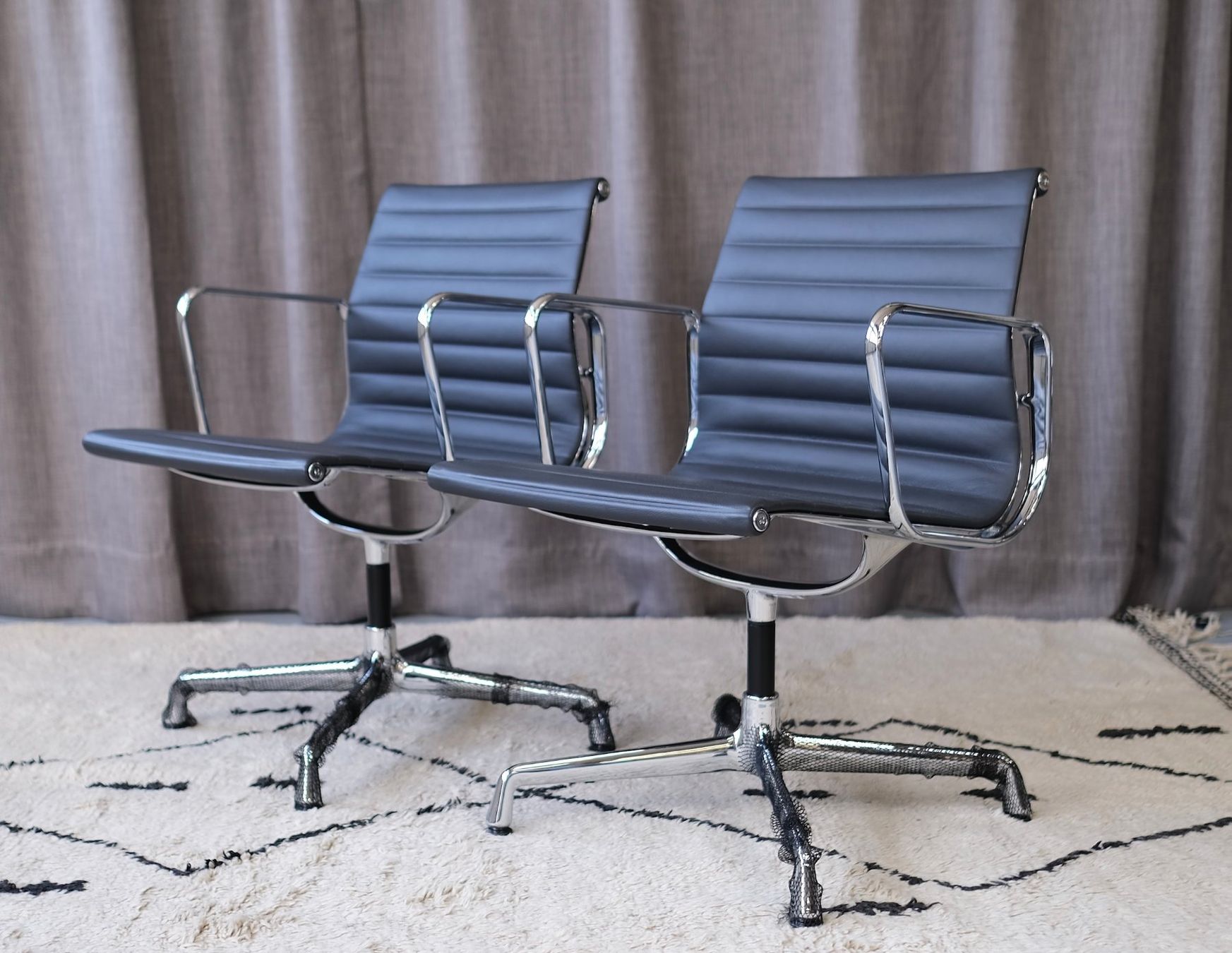 Vitra Sedie: Vitra EA 108 Aluminium chair Eames – Usato da Bern venduto da Zmodern_CON 6