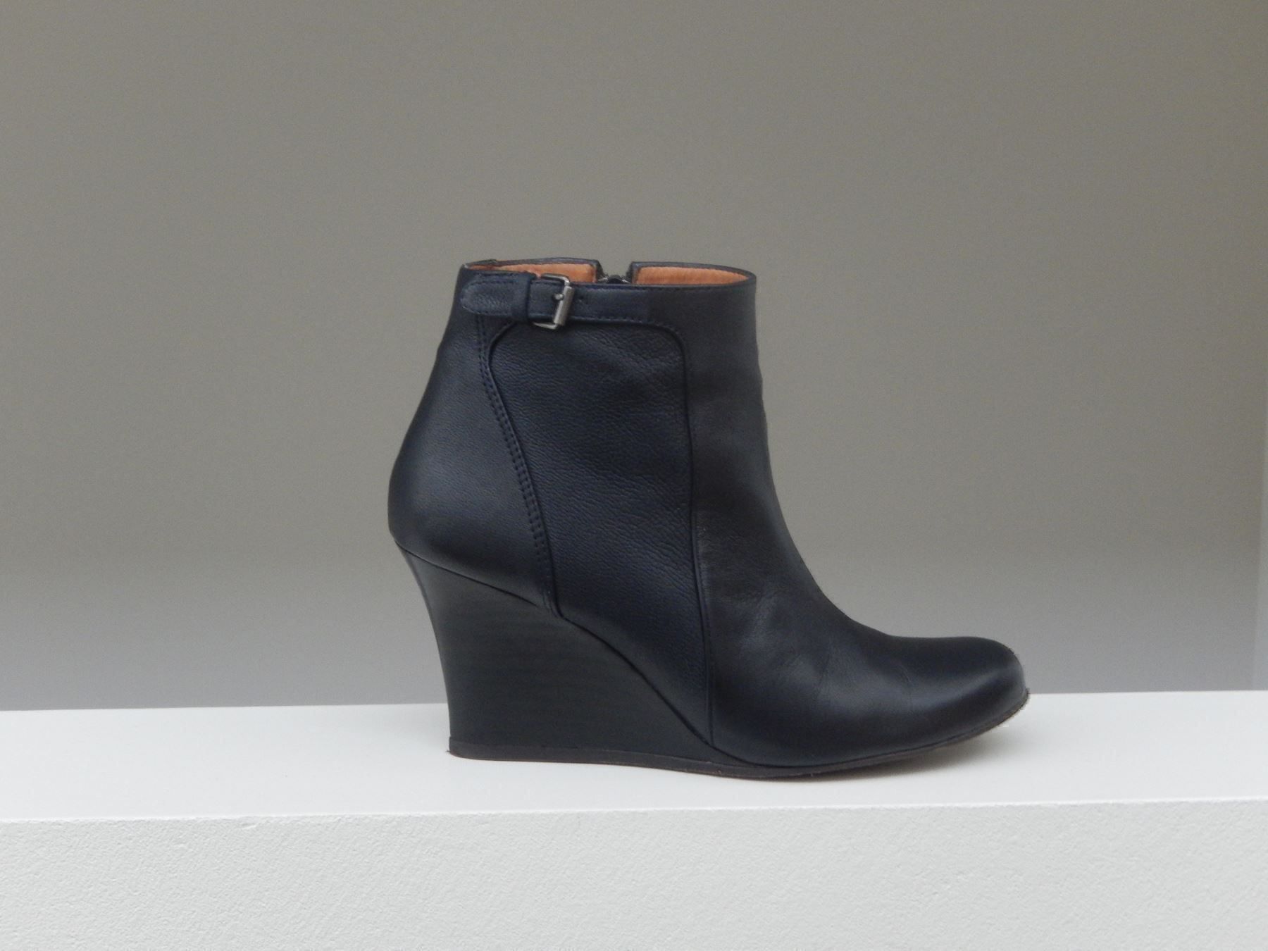 Lanvin Scarpe da donna: Orig. LANVIN  Ankle Boots Gr. 38 navy – Usato da Tuggen venduto da vivira 1