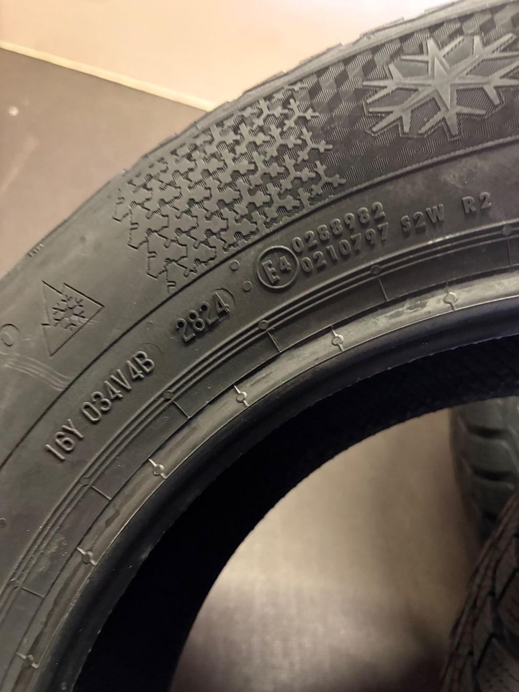 Continental Pneumatici & Ruote complete: Winterreifen 175/70R14 84T Continental – Nuovo e nell'imballaggio originale da Gerlafingen venduto da Pneu-Puric 4