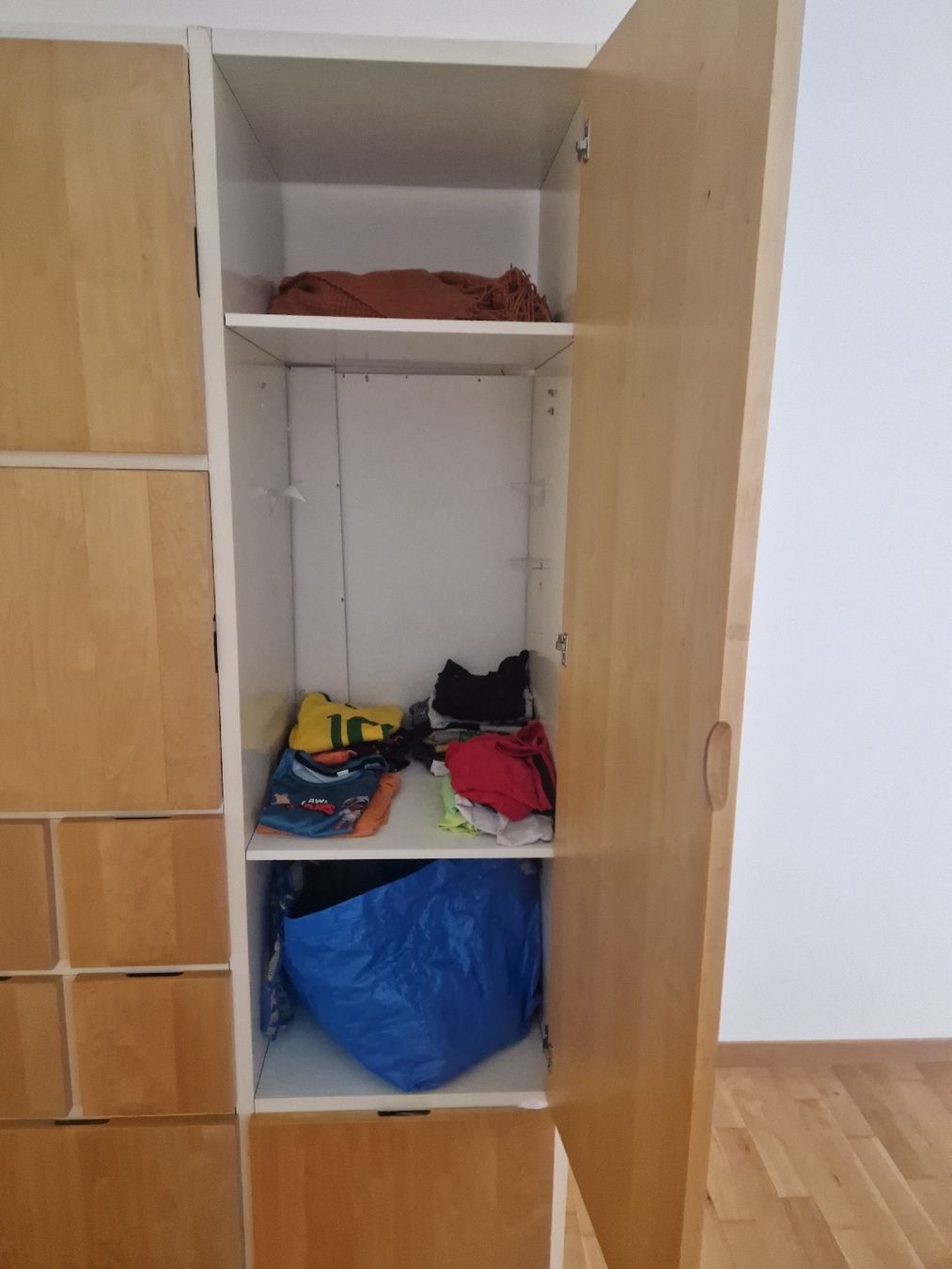 Armadi: kleiderschrank – Usato da Stadel(Winterthur) venduto da ANAJACOMET 1