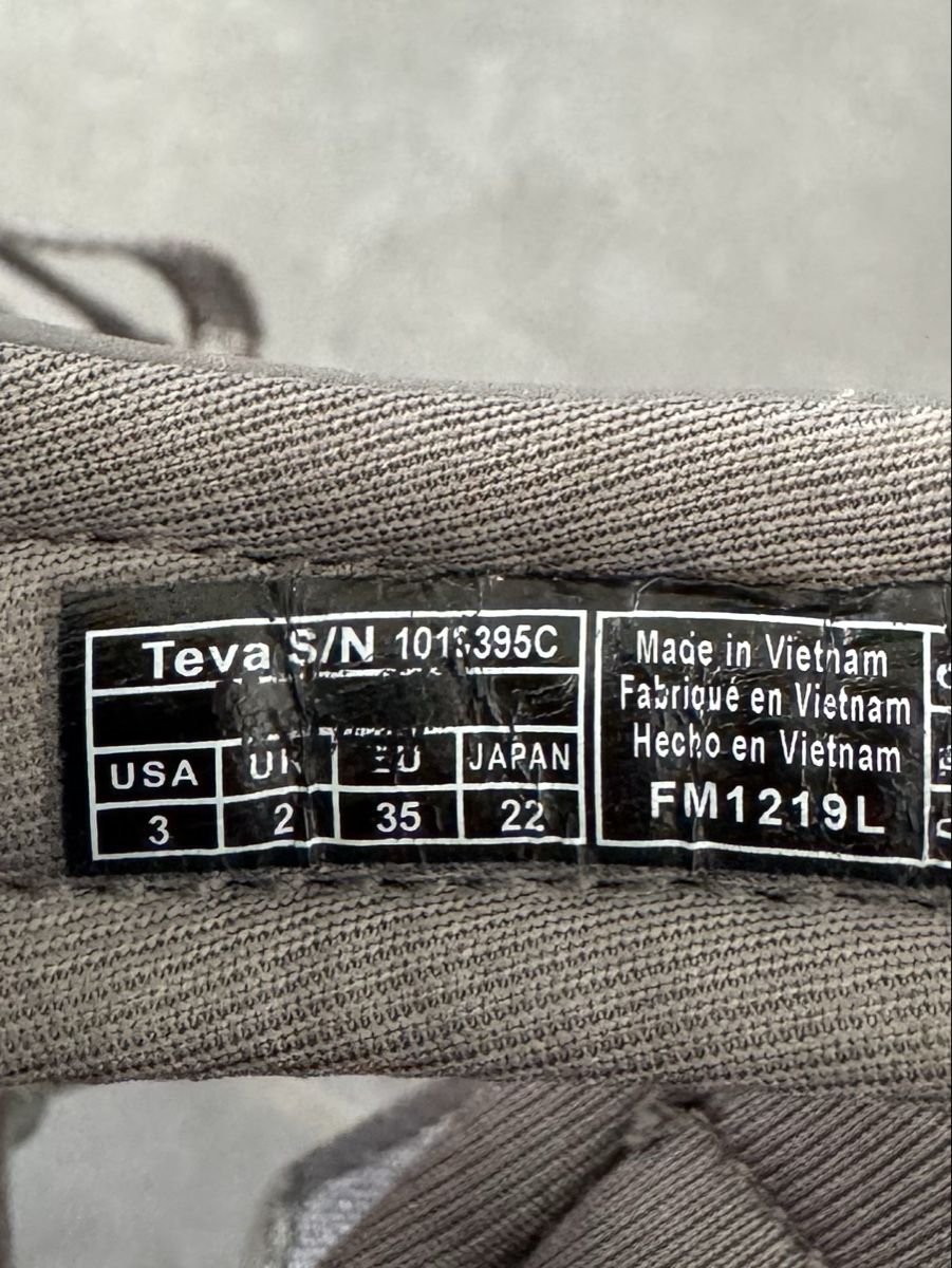 Teva Scarpe per ragazze: Teva Sandalen Gr. 35, Grau/Pink – Usato da Dübendorf venduto da Schnuffi04 4