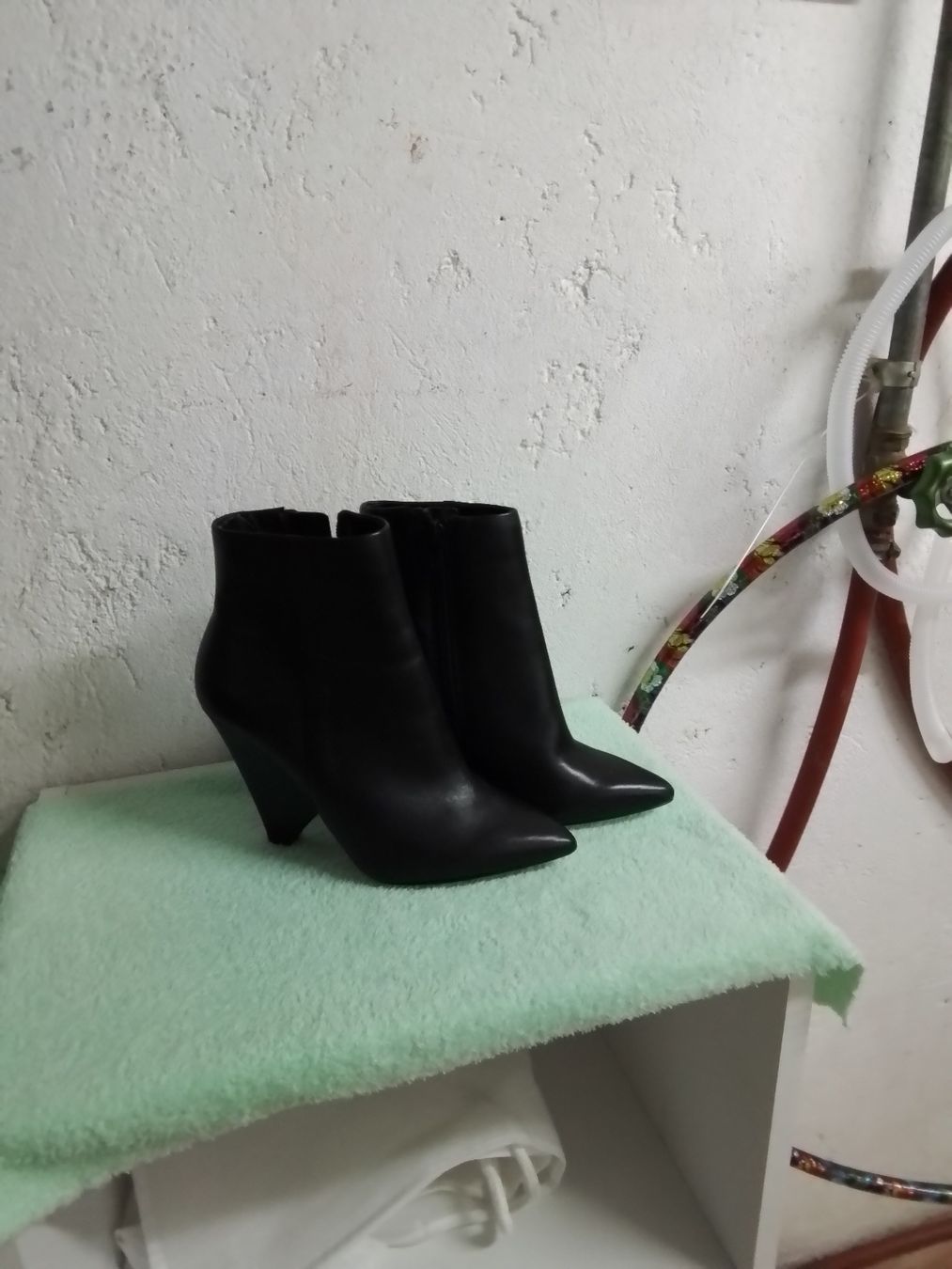 Scarpe da donna: 2 Paar Stiefeletten  – Usato da Bülach venduto da inced 1