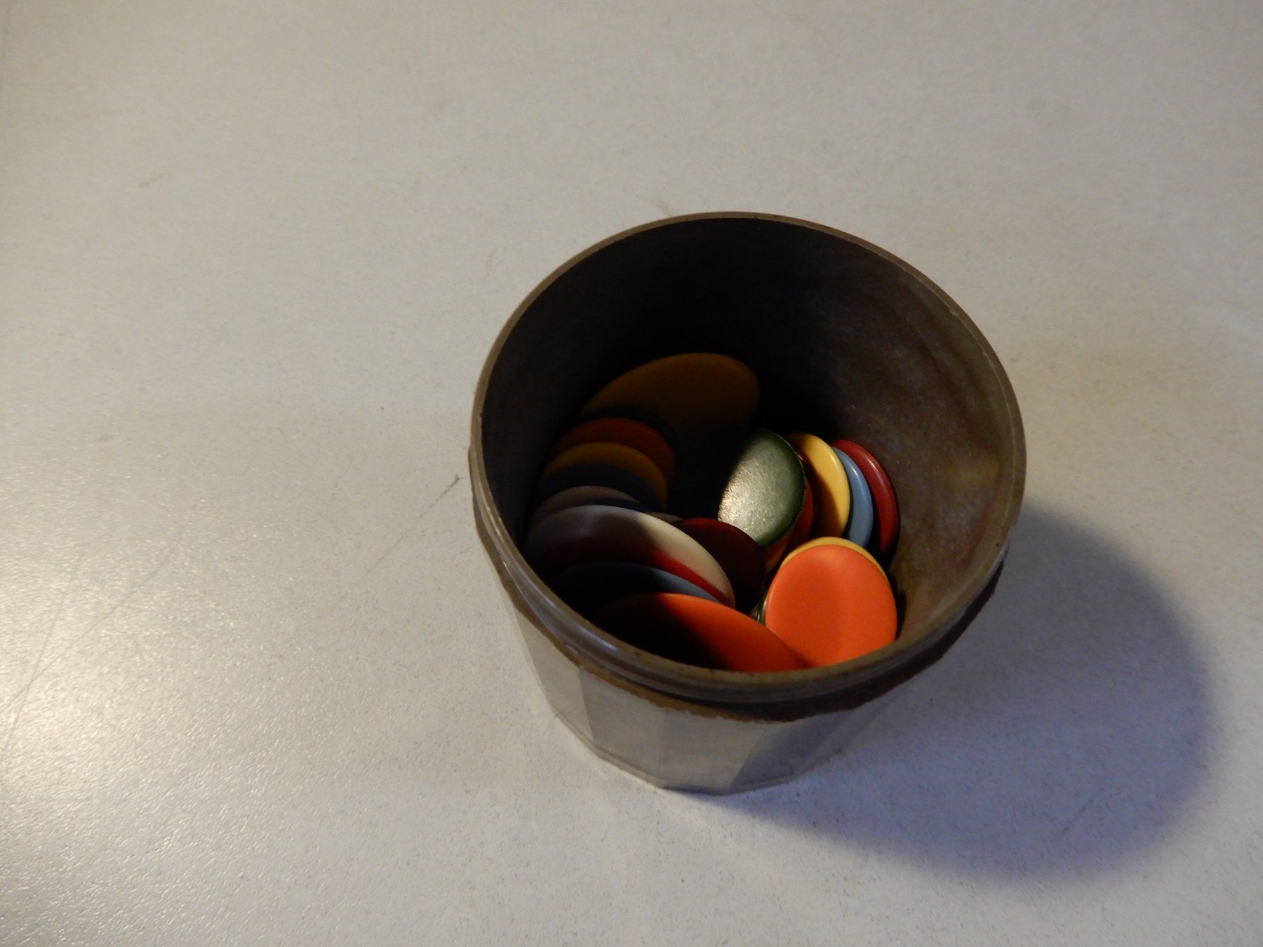 Jeux: Dose mit Flohspiel in verschiedenen Farben – D'occasion à Erstfeld par Mario_boe0 2