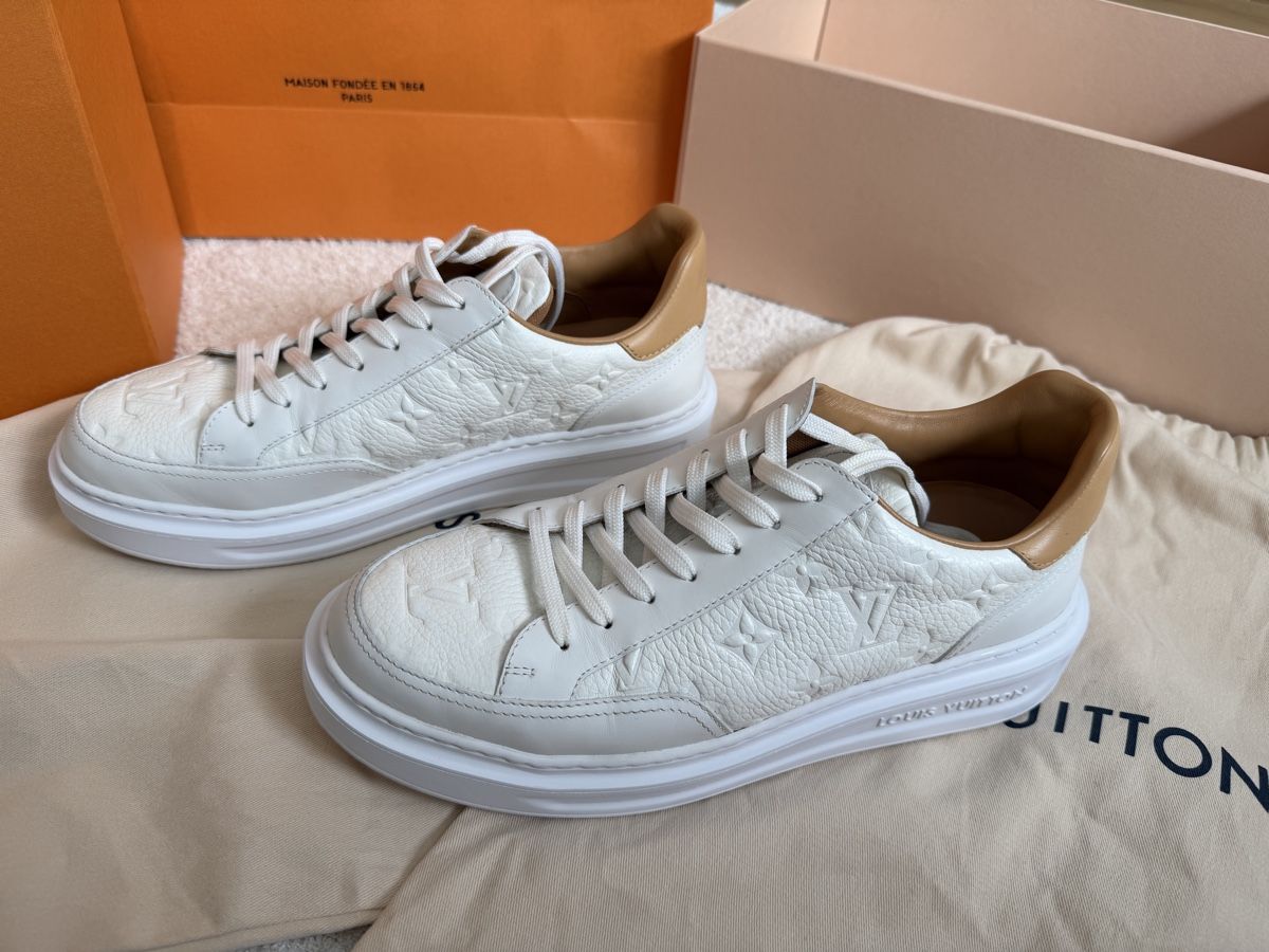 Louis Vuitton Herrenschuhe: Louis Vuitton Beverly Hills Sneaker White Size 6 – Gebraucht aus Ermenswil von takethisitem 1