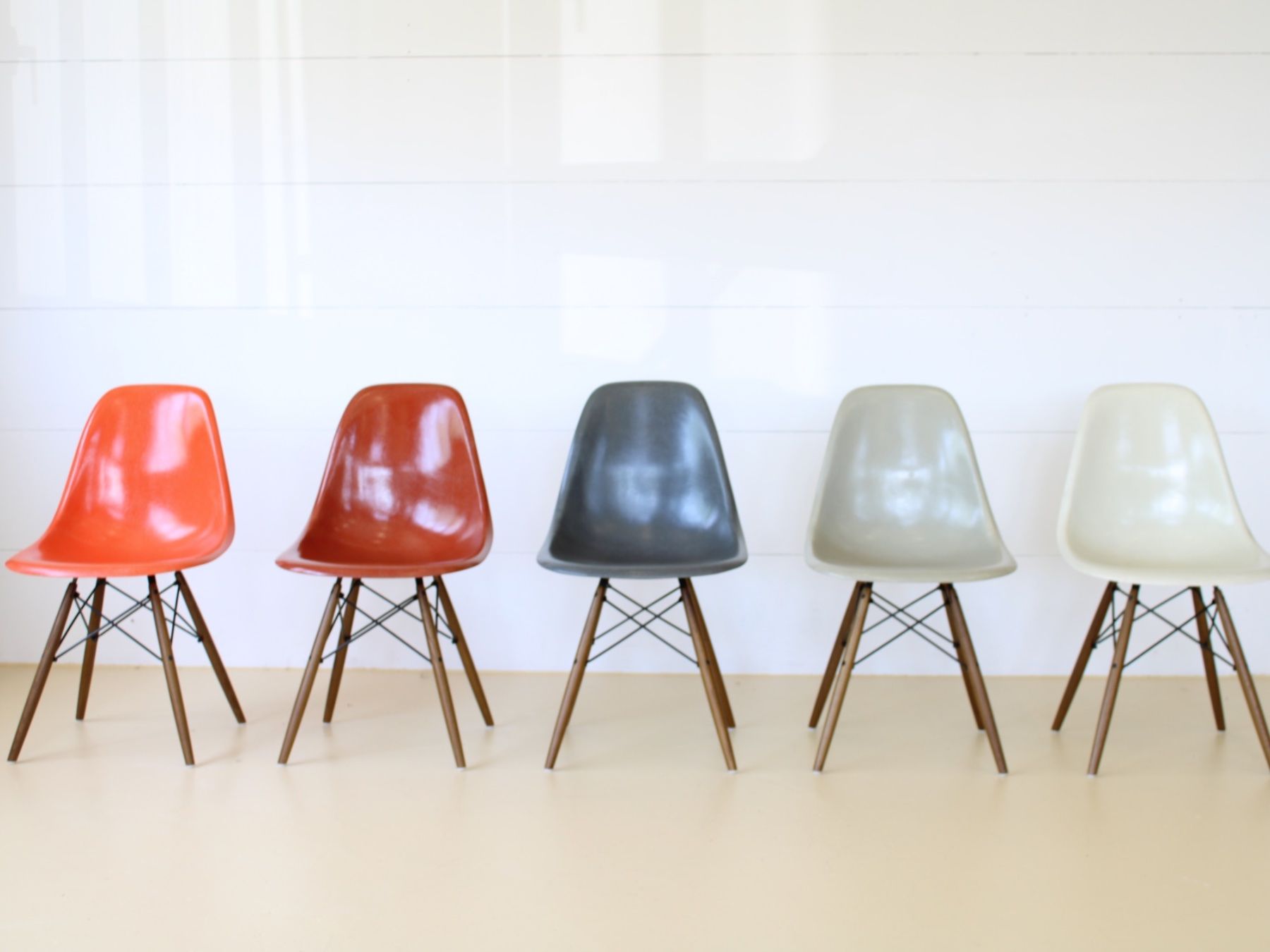 Herman Miller Sedie: Eames Fiberglas Stühle, Hermann Miller – Usato da Meinisberg venduto da atelier_TILIJA