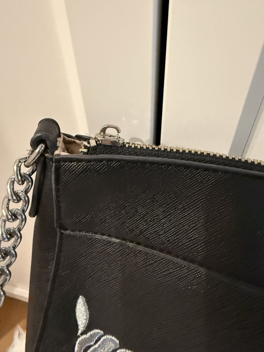 Guess Sonstige Kleidung & Accessoires: Sac Guess noir à fleurs argenté – Gebraucht aus MASSONGEX von Luluone 4