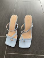 HELLBLAUE SANDALETTEN MIT ABSATZ