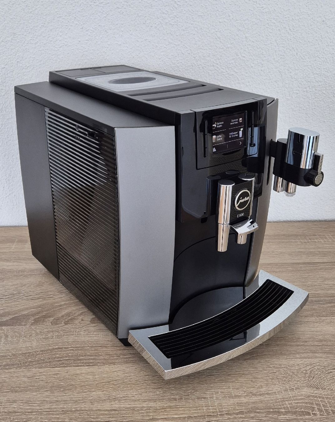 Jura Kaffeemaschinen & Espressomaschinen: Jura Kaffeevollautomat E800 – Gebraucht aus Sursee von Marcelo.22 3