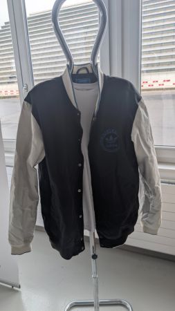 Adidas College Jacke Gr. XL - Perfekt für den Frühling!