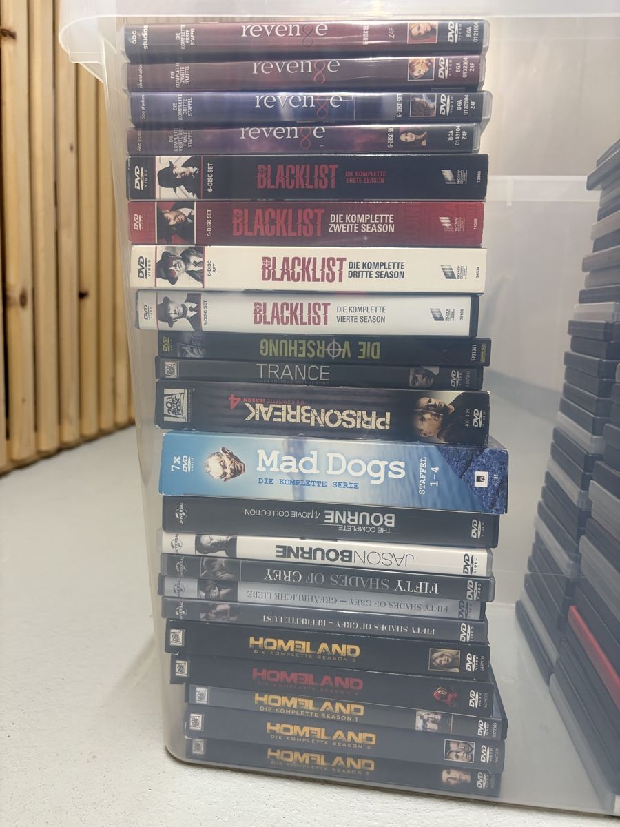 Alle DVDs: DVD Filme/Serien – Gebraucht aus Bülach von Lacoste01