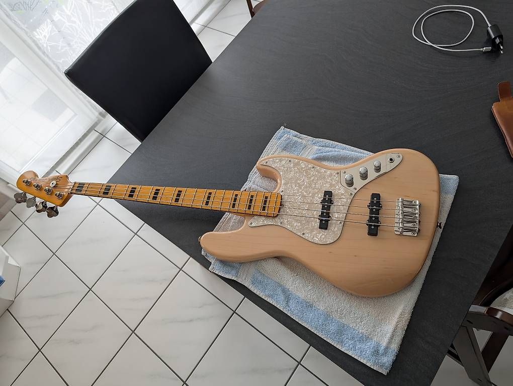 Strumenti musicali: Squier 4 Saiter Bass  – Nuovo e nell'imballaggio originale da Hauptwil venduto da she_ch7h