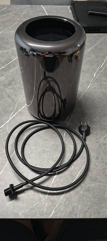 PCs: Mac Pro 6.1 – D'occasion à Zweidlen par jasko_